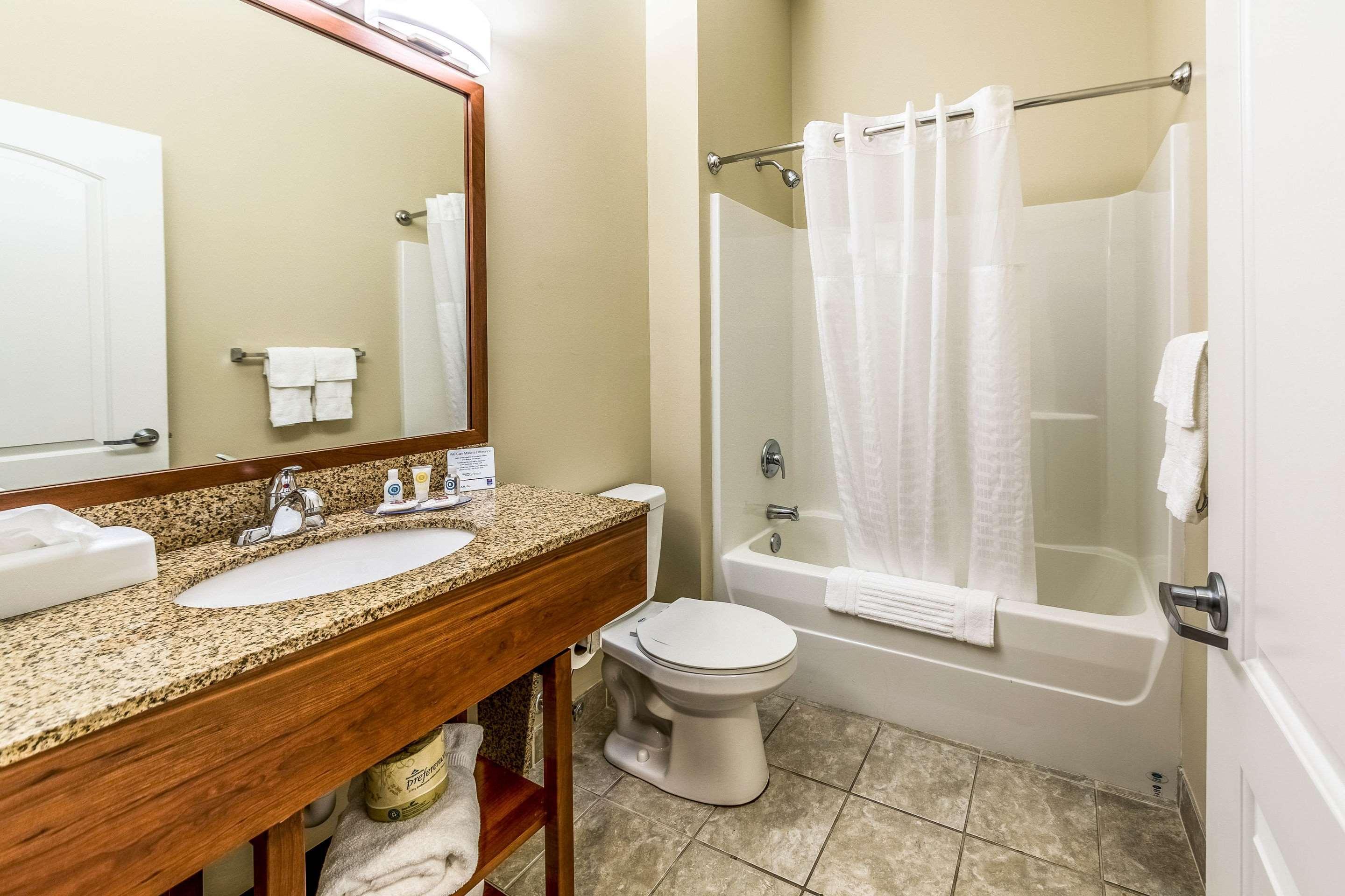 Hotel Comfort & - Frackville