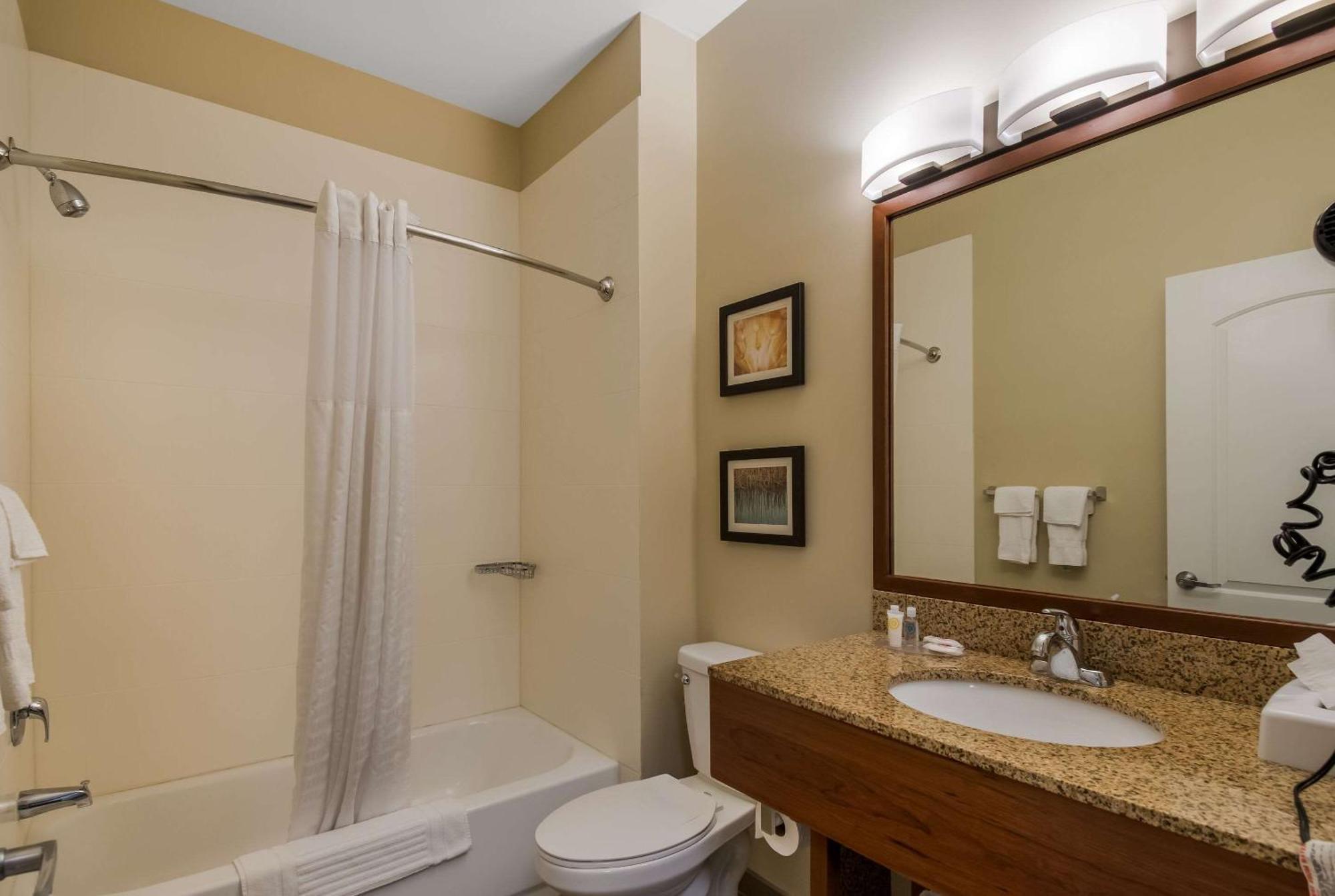 Comfort & - Frackville Hotel 3*